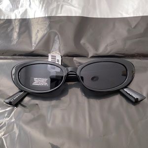 Urban Outfitters Accessories - Urban Outfitters Everly Oval Black Sunglasses Urban Outfitters Accessories - Urban Outfitters Everly Oval Black Sunglasses